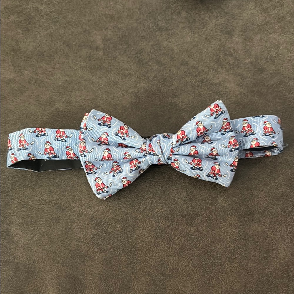Vineyard Vines Kids Hockey Santa Bow Tie